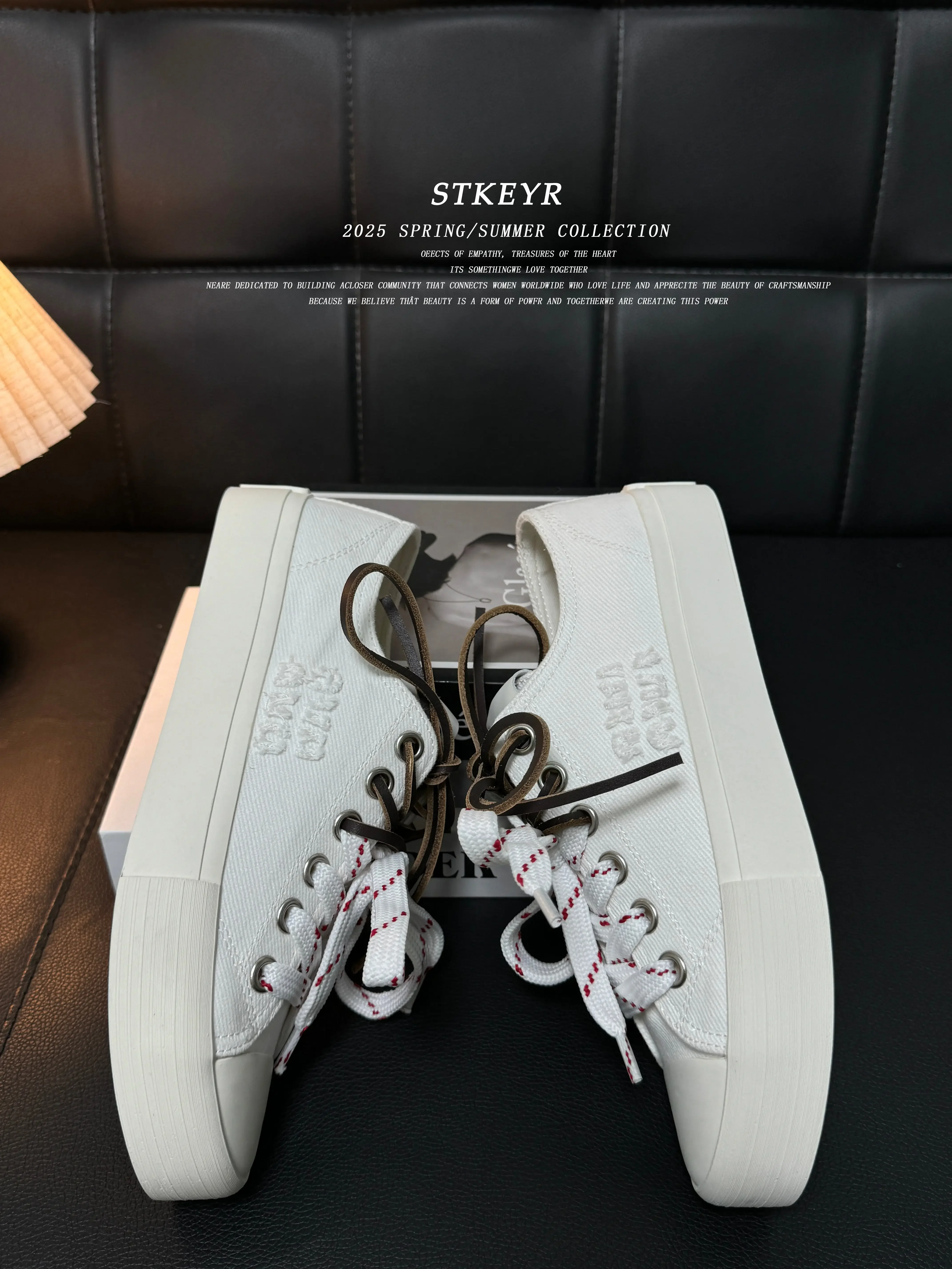 2025 spring and summer new breathable board shoes womens lightweight soft soled flat soled versatile canvas womens shoes
2025 spring and summer new breathable board shoes womens lightweight soft soled flat soled versatile canvas womens shoes