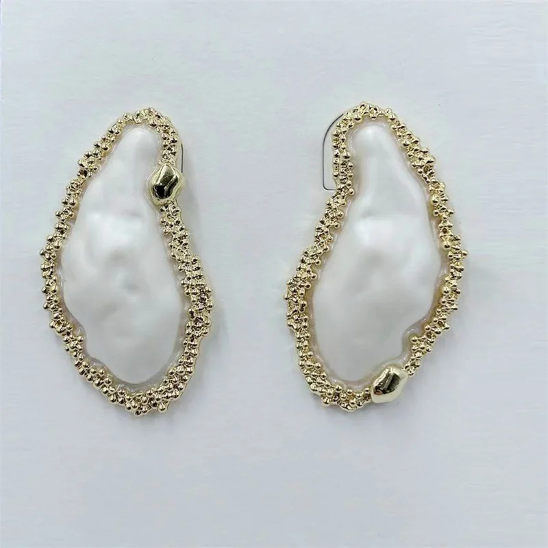 New Fashion Korean White Pearl Drop Earrings for Women Bohemian Golden Round Zircon Wedding Earrings Jewelry Gift For Girls
New Fashion Korean White Pearl Drop Earrings for Women Bohemian Golden Round Zircon Wedding Earrings Jewelry Gift For Girls