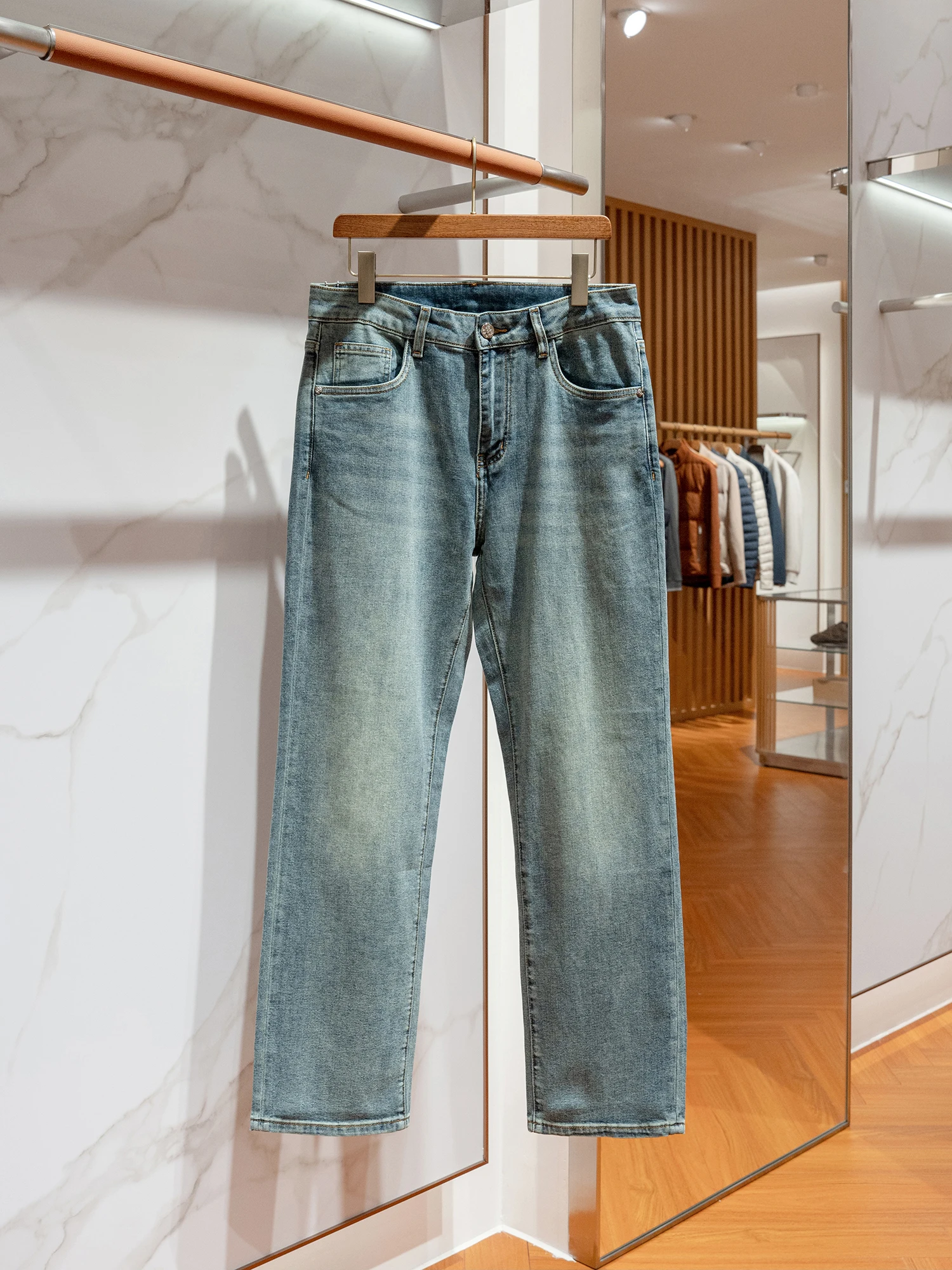 Винтажные дышащие удобные эластичные хлопковые джинсы для мужчин на весну-лето, тонкие, повседневные, свободного прямого кроя
Винтажные дышащие удобные эластичные хлопковые джинсы для мужчин на весну-лето, тонкие, повседневные, свободного прямого кроя