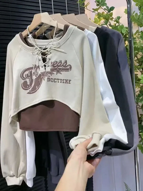 Retro American Short Sweatshirt Women's Early Autumn New Loose Long Sleeve Top Strap Two-Piece Set Korean Style Printed Splice
Retro American Short Sweatshirt Women's Early Autumn New Loose Long Sleeve Top Strap Two-Piece Set Korean Style Printed Splice