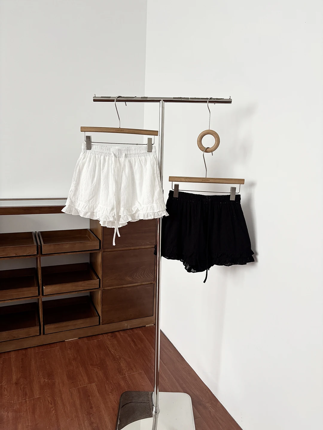Summer 2026 Korean Style Casual Loose Women's Shorts Pure Color Elastic Lace High Waist Wide Leg Pants Ladies Fashion
Summer 2026 Korean Style Casual Loose Women's Shorts Pure Color Elastic Lace High Waist Wide Leg Pants Ladies Fashion