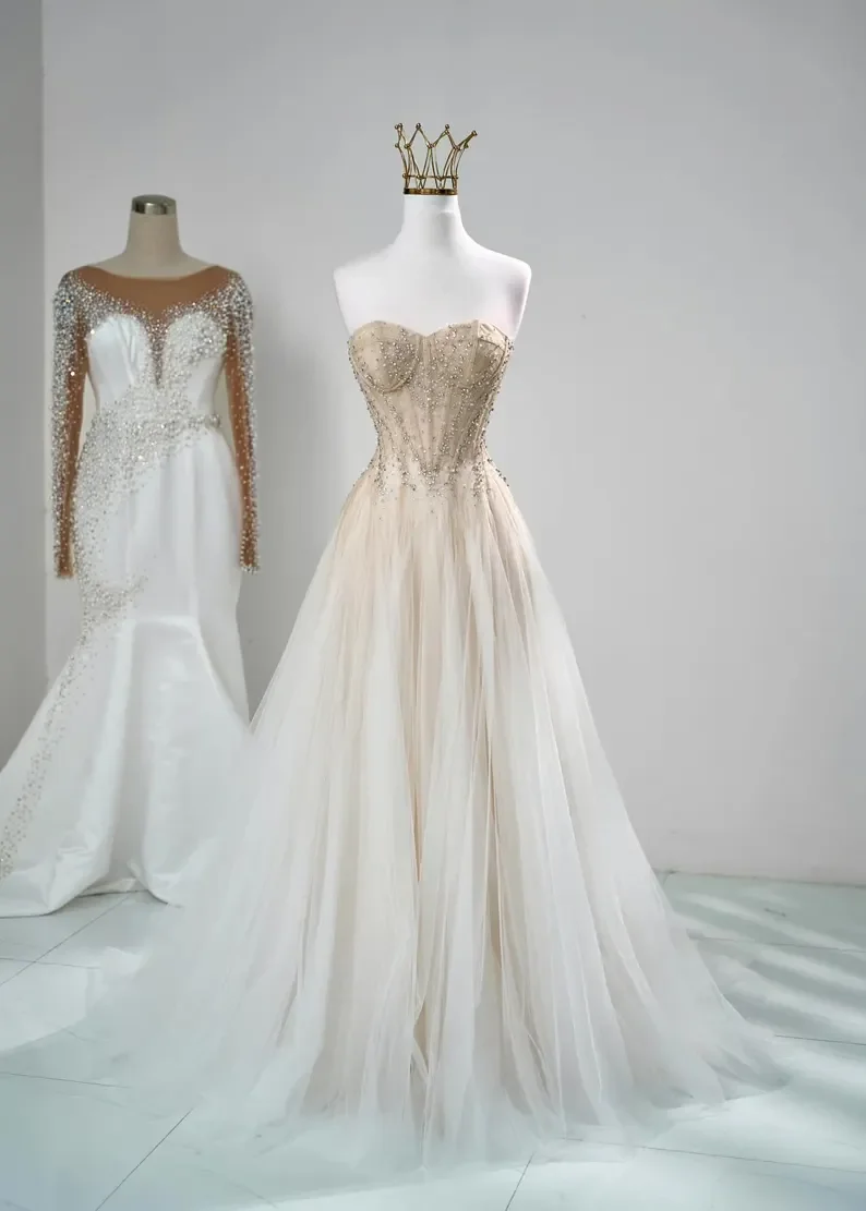Customized 2025 New Luxury Champagne Gradient Diamond Princess Wedding Dress Sweetheart Collar Bareback Sexy Ball Bridal Dress
Customized 2025 New Luxury Champagne Gradient Diamond Princess Wedding Dress Sweetheart Collar Bareback Sexy Ball Bridal Dress