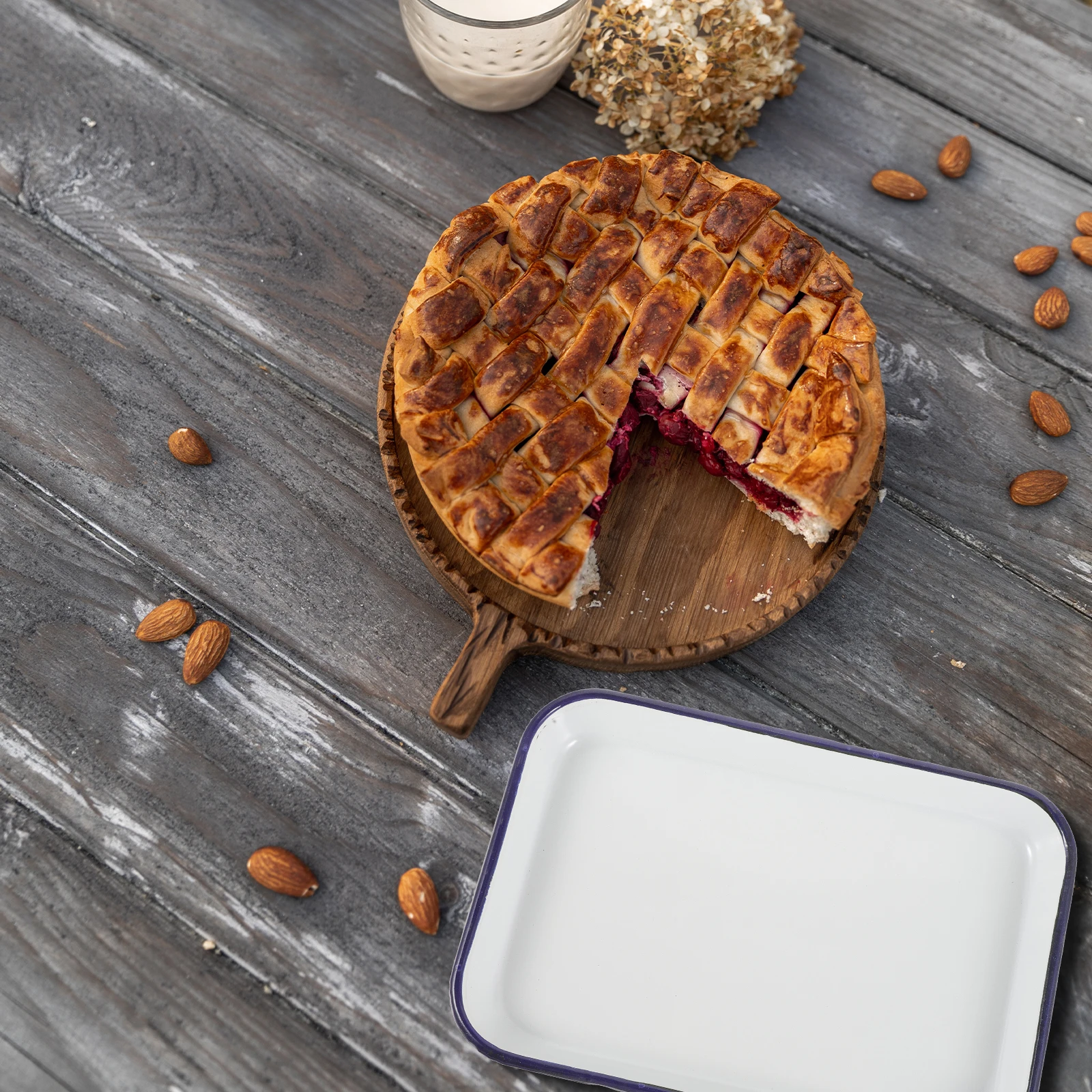 Enamel Square Plate Enamelware Pans for Oven Like Cakes Baking Cook Tray with Cover
Enamel Square Plate Enamelware Pans for Oven Like Cakes Baking Cook Tray with Cover