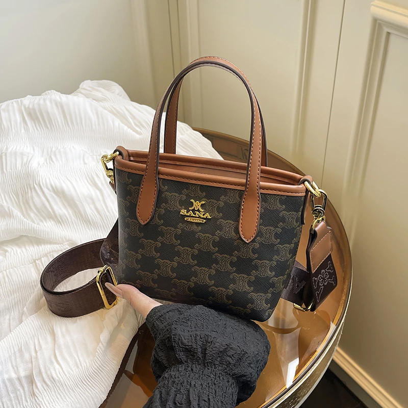 Famous Designer Inspired Elegant Women Tote Bag Leather Handbag Shoulder Style With Multiple Compartments
Famous Designer Inspired Elegant Women Tote Bag Leather Handbag Shoulder Style With Multiple Compartments