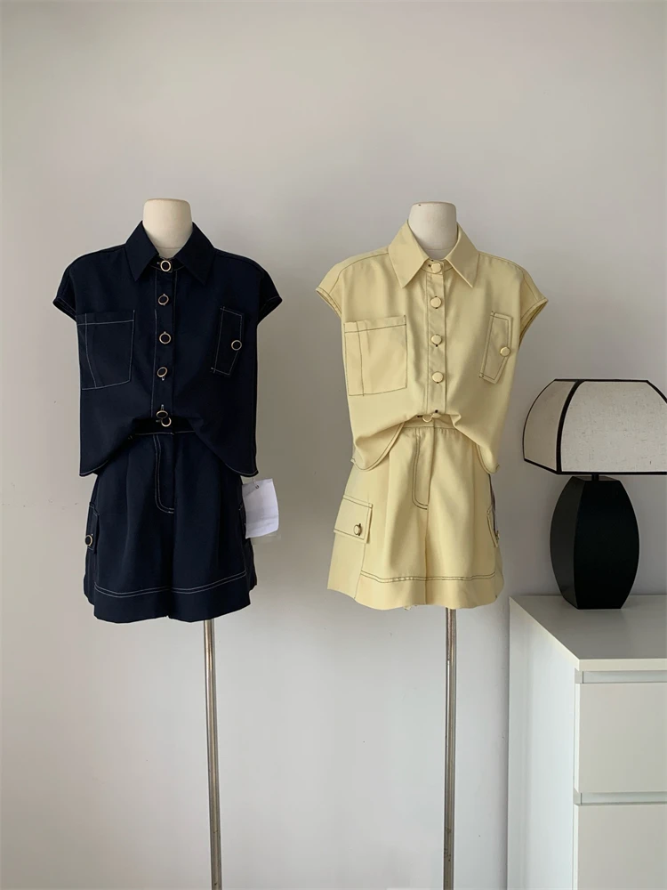 Women's Summer Two Pieces Bright Line Shorts Set Lady Sleeveless Pockets Single Breasted Loose Short Shirt + High Waist Shorts
Women's Summer Two Pieces Bright Line Shorts Set Lady Sleeveless Pockets Single Breasted Loose Short Shirt + High Waist Shorts