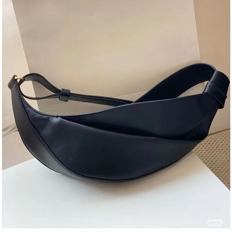 2026 new French niche design simple chest bag fashionable versatile waist bag armpit bag crossbody bag convenient commuting
2026 new French niche design simple chest bag fashionable versatile waist bag armpit bag crossbody bag convenient commuting