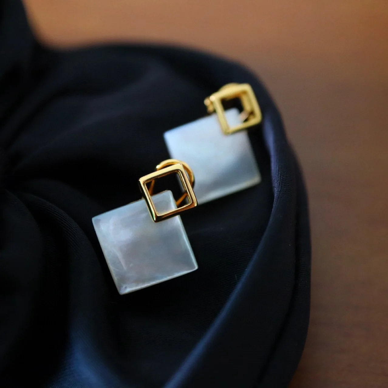 Fritillary 925 Sterling Silver Women's Earrings Geometric Square Ear Luxury High Quality Stud Jewelry Trend Ladies' Earrings
Fritillary 925 Sterling Silver Women's Earrings Geometric Square Ear Luxury High Quality Stud Jewelry Trend Ladies' Earrings