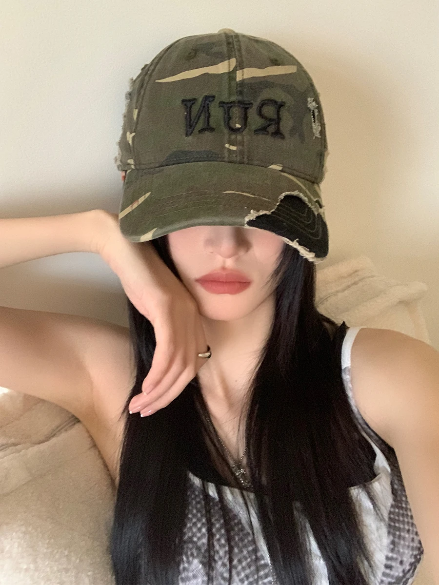 American Camouflage Color-Blocking Letter Baseball Cap For Women Vintage Street Design Sense Makes The Face Look Smaller
American Camouflage Color-Blocking Letter Baseball Cap For Women Vintage Street Design Sense Makes The Face Look Smaller