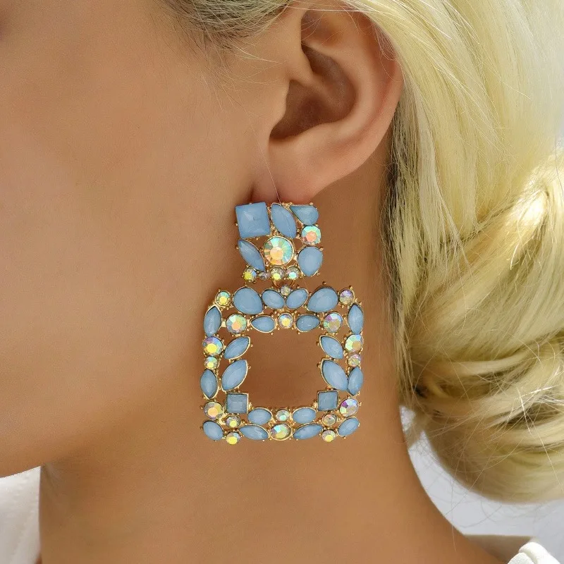 1 Pair Classic Square Hollow Synthetic Zircon Earrings, Suitable for Women's Holiday Gatherings and Daily Wear As Precious Jewelry Holiday Gifts
1 Pair Classic Square Hollow Synthetic Zircon Earrings, Suitable for Women's Holiday Gatherings and Daily Wear As Precious Jewelry Holiday Gifts