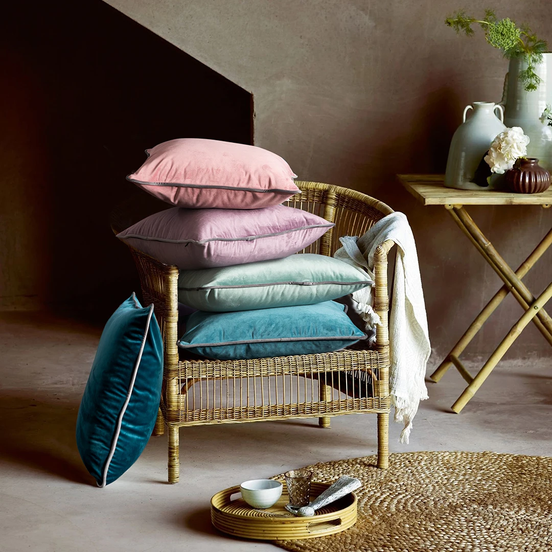 Nordic solid color thickened velvet pillowcase, soft and warm, home living room sofa bedroom office decorative cushion cover
Nordic solid color thickened velvet pillowcase, soft and warm, home living room sofa bedroom office decorative cushion cover