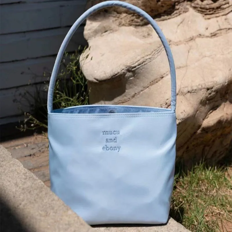 Simple Nylon Bucket Bag, Lightweight Foldable Handheld Purse for Minimalist Style
Simple Nylon Bucket Bag, Lightweight Foldable Handheld Purse for Minimalist Style