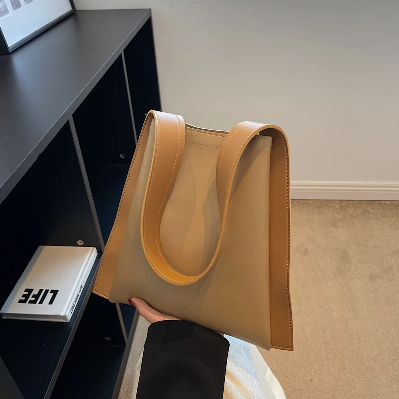 2024 Girl Women Message Casual Tote Fashion Bags Pu Leather Shoulder Cute Popular Large Capacity Soft Shopping Ladies Handbag
2024 Girl Women Message Casual Tote Fashion Bags Pu Leather Shoulder Cute Popular Large Capacity Soft Shopping Ladies Handbag