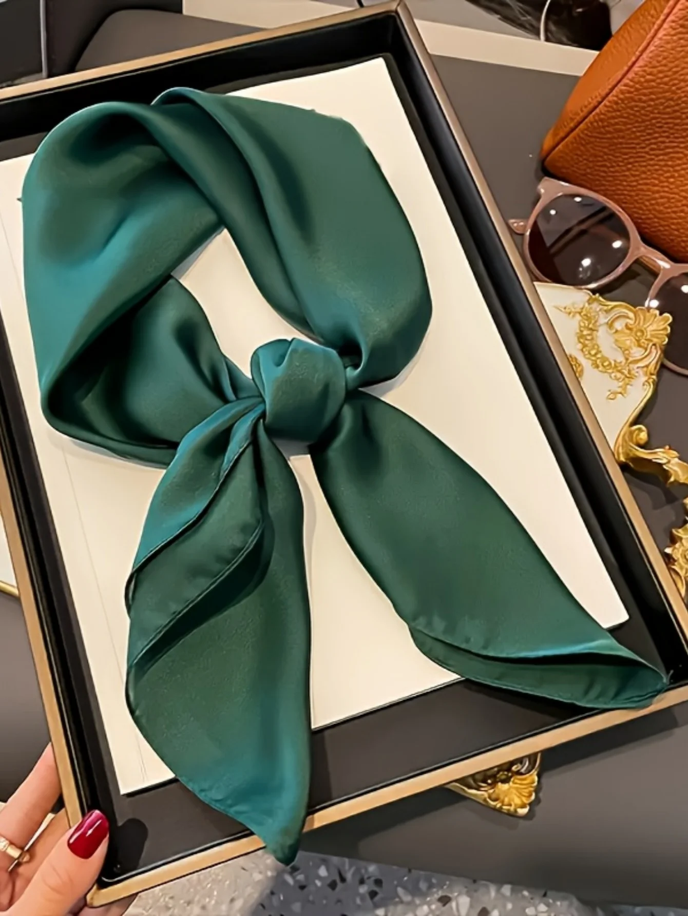 1pc Elegant Solid Color Satin Square Scarf -27.6x27.6 inches, breathable polyester fiber, suitable for professional or casual w
1pc Elegant Solid Color Satin Square Scarf -27.6x27.6 inches, breathable polyester fiber, suitable for professional or casual w
