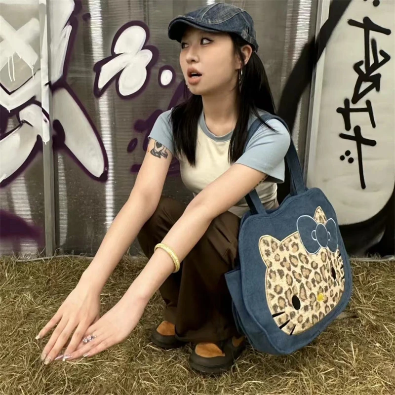 Sanrio Hello Kitty Canvas Leopard Print Handbag Cute Cartoon Large Capacity Shopping Go Out Shoulder Bag Women Holiday Gifts
Sanrio Hello Kitty Canvas Leopard Print Handbag Cute Cartoon Large Capacity Shopping Go Out Shoulder Bag Women Holiday Gifts
