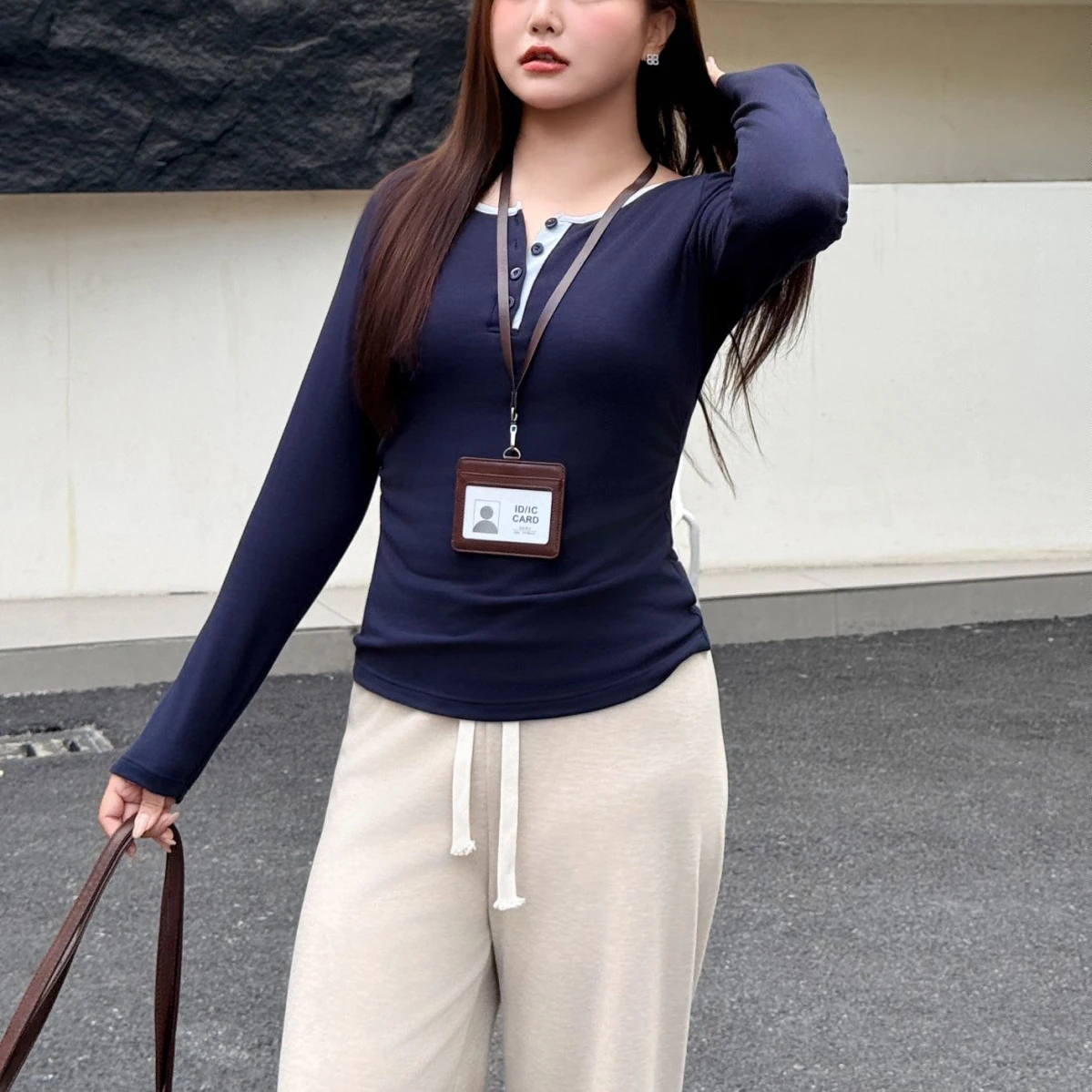 XXXXL модная женская футболка больших размеров премиум-класса из искусственного кашемира контрастного цвета с полуоткрытым воротником, топы с длинными рукавами 9418
XXXXL модная женская футболка больших размеров премиум-класса из искусственного кашемира контрастного цвета с полуоткрытым воротником, топы с длинными рукавами 9418