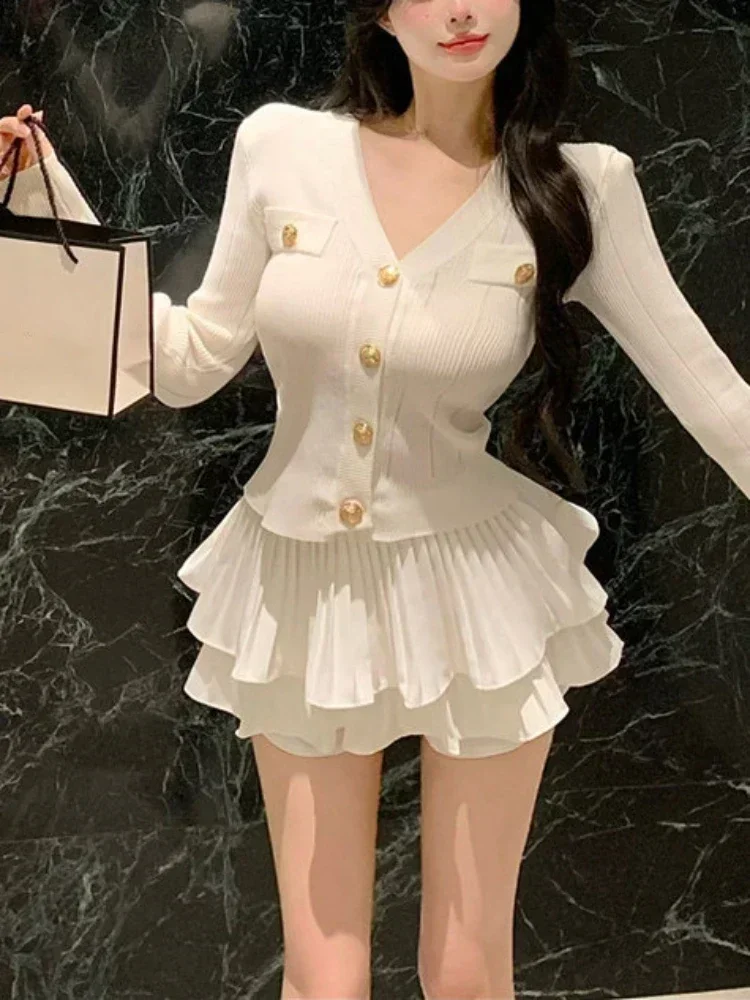 Fashion Knitted Suit Black Slim 2 Piece Skirt Set Casual Elegant Sweater + Women Outwear Casual Y2k Mini Skirt 2025 Autumn Korea
Fashion Knitted Suit Black Slim 2 Piece Skirt Set Casual Elegant Sweater + Women Outwear Casual Y2k Mini Skirt 2025 Autumn Korea