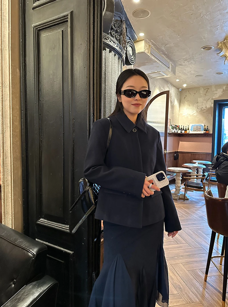 Женское шерстяное пальто Jiang Wase, длинное, с отложным воротником, модное, легкое, роскошное, из полиэфирного волокна, для повседневной носки
Женское шерстяное пальто Jiang Wase, длинное, с отложным воротником, модное, легкое, роскошное, из полиэфирного волокна, для повседневной носки