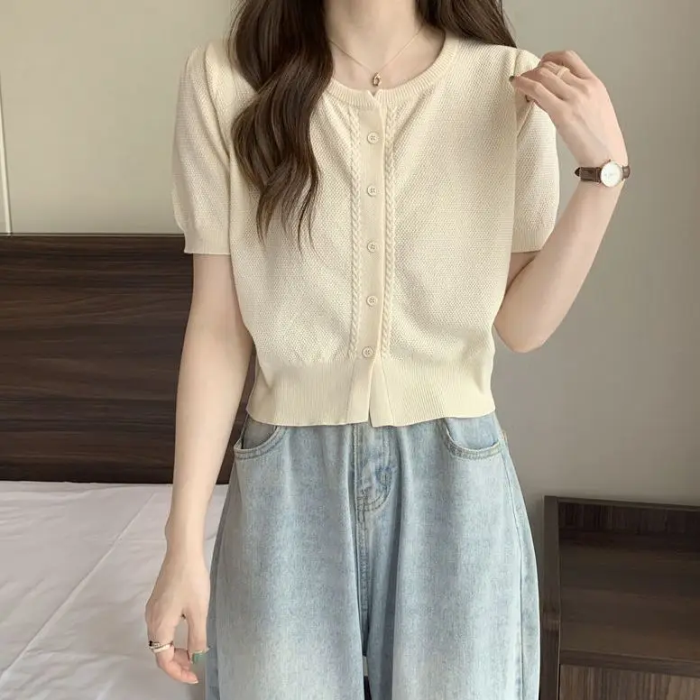 Solid Color Single-breasted Short-sleeved Knitted Cardigan For Women 2025 Summer New Slim Ice Silk Slim Versatile Top
Solid Color Single-breasted Short-sleeved Knitted Cardigan For Women 2025 Summer New Slim Ice Silk Slim Versatile Top