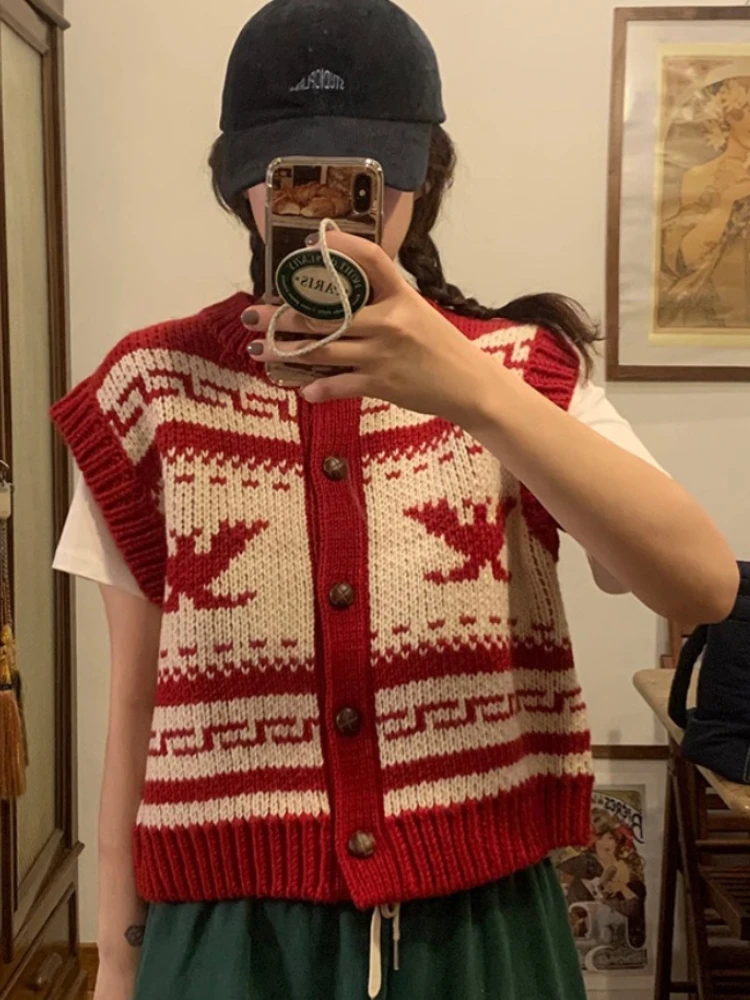 Korobov Korean Ins Vintage O Neck Single breasted Sleeveless Jacquard Patchwork Loose Knitted Sweater Vest
Korobov Korean Ins Vintage O Neck Single breasted Sleeveless Jacquard Patchwork Loose Knitted Sweater Vest