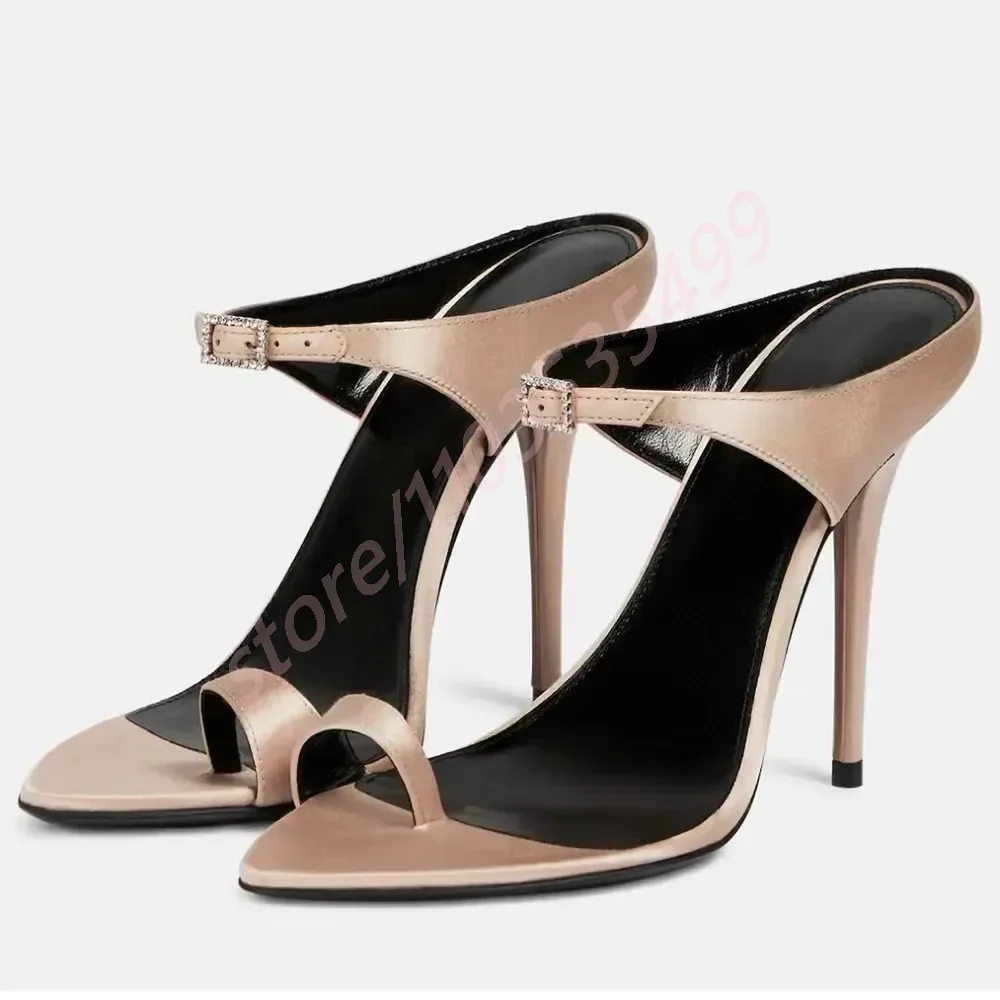 2025 Summer New Sexy Ladies Roman Sandals Open Toe Slip On Street Fashion Stiletto Slippers Outdoor Beach Casual Buckle Pumps
2025 Summer New Sexy Ladies Roman Sandals Open Toe Slip On Street Fashion Stiletto Slippers Outdoor Beach Casual Buckle Pumps