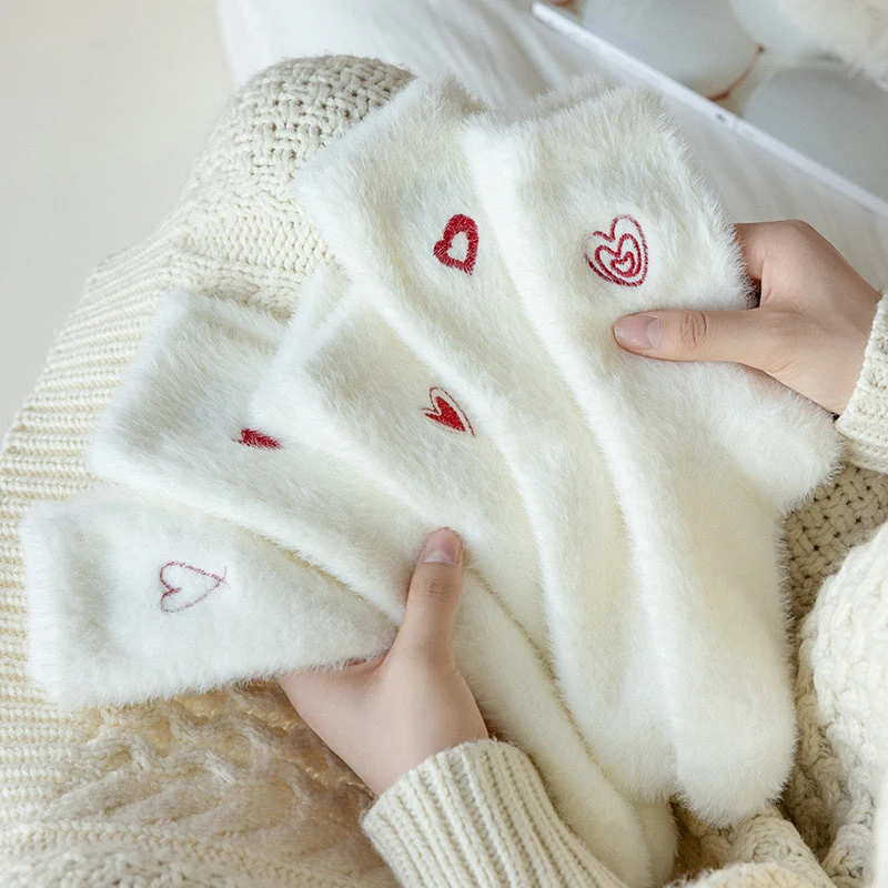 1 Pair Mink Fur Embroidered Heart-shaped Women Autumn Winter Warm Sleep Home Solid Color Plush Sock Thickened Middle Tube Socks
1 Pair Mink Fur Embroidered Heart-shaped Women Autumn Winter Warm Sleep Home Solid Color Plush Sock Thickened Middle Tube Socks