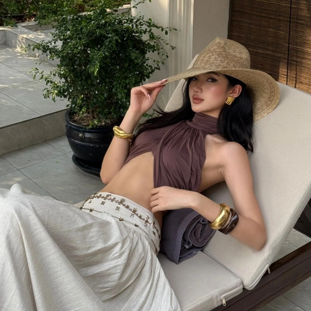 Женский экзотический Кубинский топ с юбкой в тропическом стиле, комплект с юбкой, женский наряд для пляжного отдыха и путешествий, комплект с длинной юбкой с лямкой на шее и бриллиантами
Женский экзотический Кубинский топ с юбкой в тропическом стиле, комплект с юбкой, женский наряд для пляжного отдыха и путешествий, комплект с длинной юбкой с лямкой на шее и бриллиантами