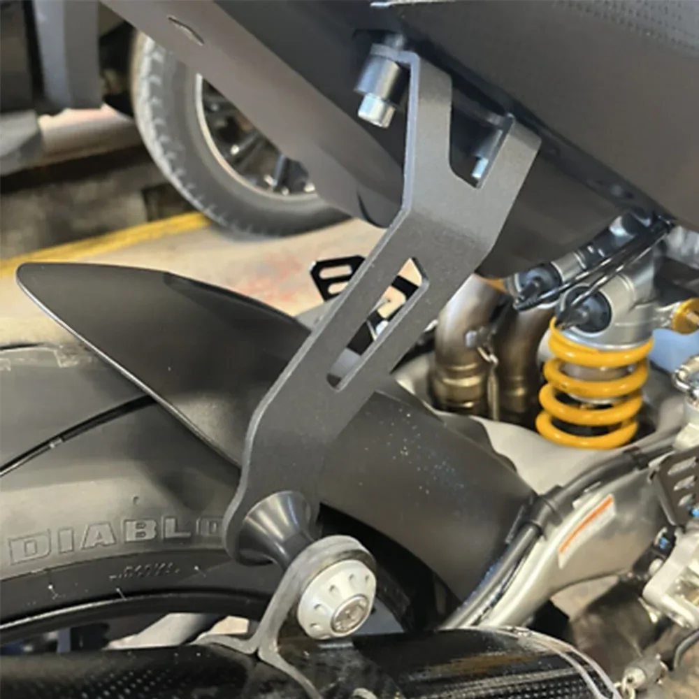 Suitable for Aprilia RSV4, RSV4 Tuono V4 2021-2023 motorcycle exhaust suspension bracket black accessory exhaust pipe support
Suitable for Aprilia RSV4, RSV4 Tuono V4 2021-2023 motorcycle exhaust suspension bracket black accessory exhaust pipe support