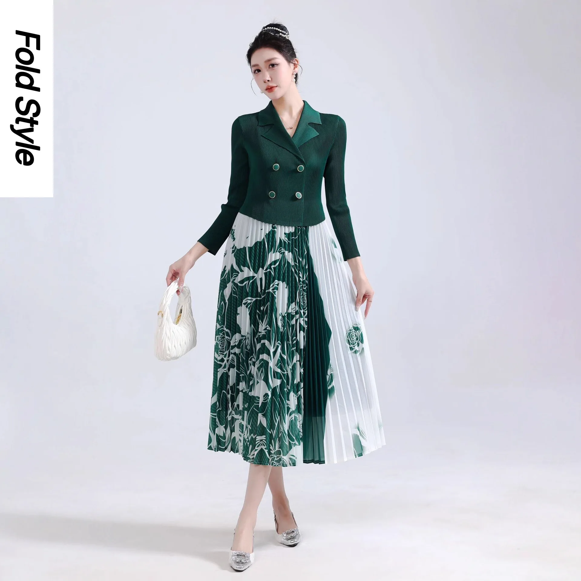 2025 Autumn Senior Sense Miyake Pleated Suit Collar Printed Pleated Women's Dress Slim Loose Age-reducing Dress
2025 Autumn Senior Sense Miyake Pleated Suit Collar Printed Pleated Women's Dress Slim Loose Age-reducing Dress