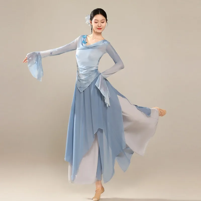 Традиционный китайский народный танцевальный костюм, классическая одежда Янко, национальный зонтик, веер, танец, древний ханьфу, сценическое представление
Традиционный китайский народный танцевальный костюм, классическая одежда Янко, национальный зонтик, веер, танец, древний ханьфу, сценическое представление