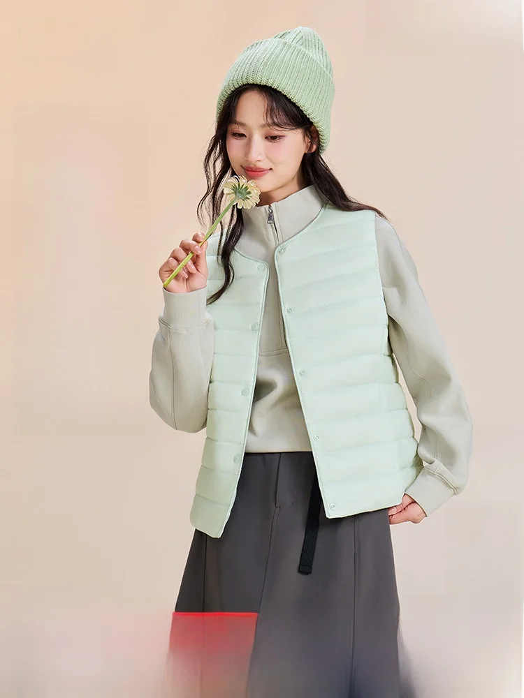 Модный женский пуховый жилет для ношения под одеждой, универсальный, для многослойных образов, весна-осень, SNOW FLNG, стильный, для повседневной носки, короткий, легкий.
Модный женский пуховый жилет для ношения под одеждой, универсальный, для многослойных образов, весна-осень, SNOW FLNG, стильный, для повседневной носки, короткий, легкий.