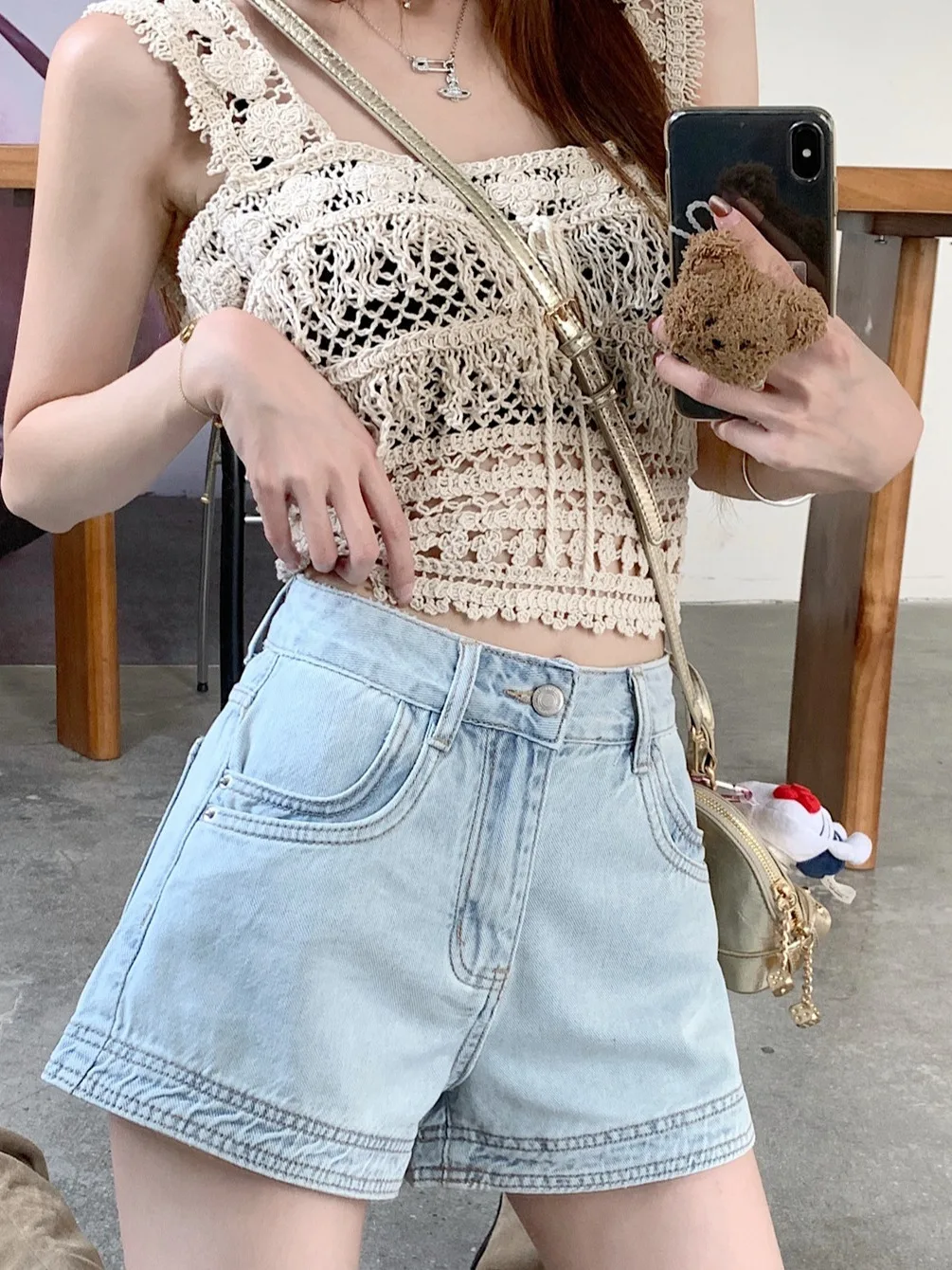 Summer Blue Denim ort Pants Women's Loose Faion Age-Defng Wide Leg Versatile Slimming Design Spicy Girl Casual High Waist
Summer Blue Denim ort Pants Women's Loose Faion Age-Defng Wide Leg Versatile Slimming Design Spicy Girl Casual High Waist