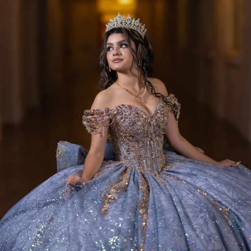 Shiny slate blue Quinceanera Dress off-shoulder crystal glitter decal Bow Long tail vestidos de 15 Quinceanera Customize
Shiny slate blue Quinceanera Dress off-shoulder crystal glitter decal Bow Long tail vestidos de 15 Quinceanera Customize
