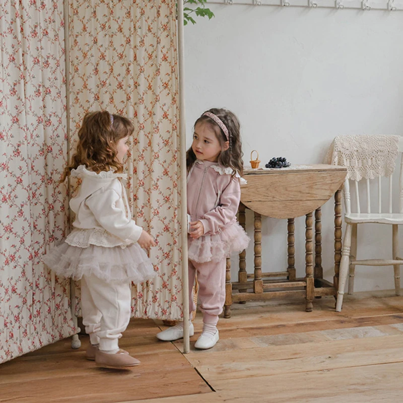 Autumn Girls' Clothing Sweet Lace Splicing Hoodies Korean Girls' Ruffled Hem Zipper Top Kids Casual Soft Cotton Hooded Coats
Autumn Girls' Clothing Sweet Lace Splicing Hoodies Korean Girls' Ruffled Hem Zipper Top Kids Casual Soft Cotton Hooded Coats