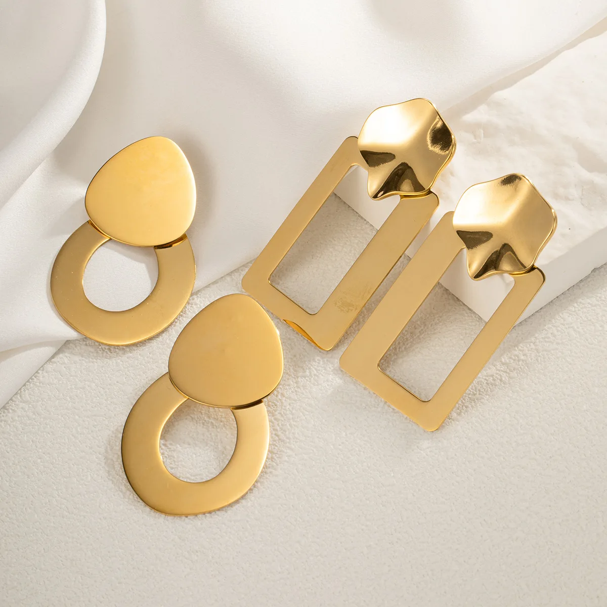 New Fashion Original Stainless Steel Golden Plated Geometric Jewelry Round Square Stud Earrings For Women RJ053
New Fashion Original Stainless Steel Golden Plated Geometric Jewelry Round Square Stud Earrings For Women RJ053