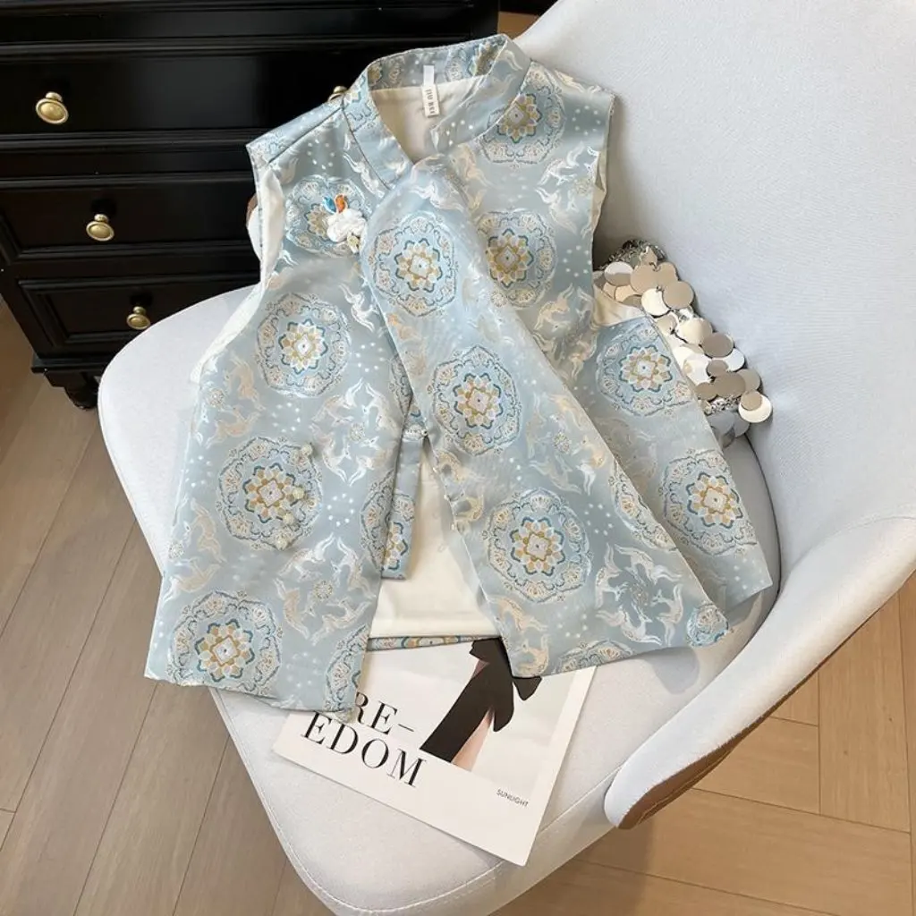 Весенне-летняя новая свободная женская куртка с вышивкой, воротник-стойка, жилет на пуговицах сзади, китайский национальный стиль, модная утягивающая куртка 
Весенне-летняя новая свободная женская куртка с вышивкой, воротник-стойка, жилет на пуговицах сзади, китайский национальный стиль, модная утягивающая куртка