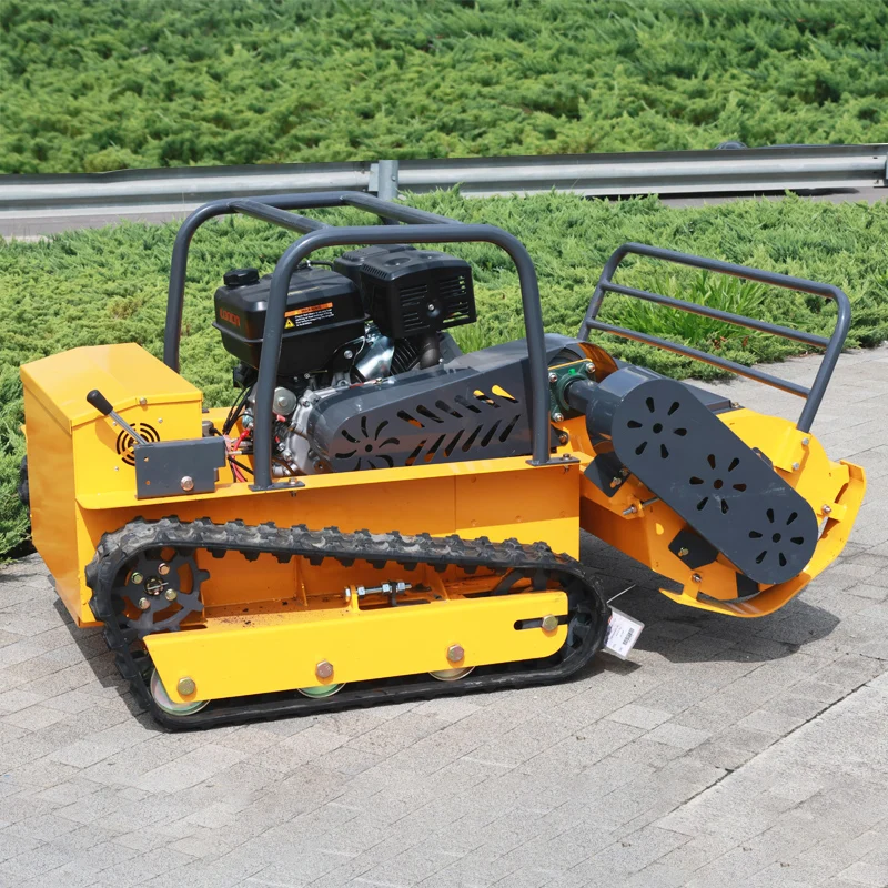 Газонокосилка с дистанционным управлением по индивидуальному заказу, которую можно установить с помощью снегоочистителя, доступна в серебристо-синем цвете.
Газонокосилка с дистанционным управлением по индивидуальному заказу, которую можно установить с помощью снегоочистителя, доступна в серебристо-синем цвете.