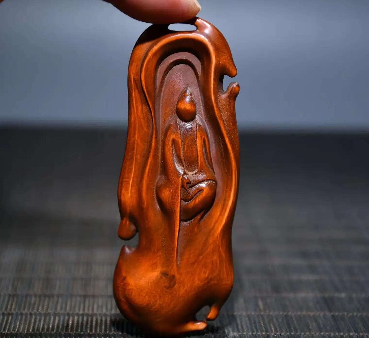 4"Tibetan Temple Collection Old Boxwood no Buddha faceless Buddha Amulet Gather fortune office ornament Town house
4"Tibetan Temple Collection Old Boxwood no Buddha faceless Buddha Amulet Gather fortune office ornament Town house