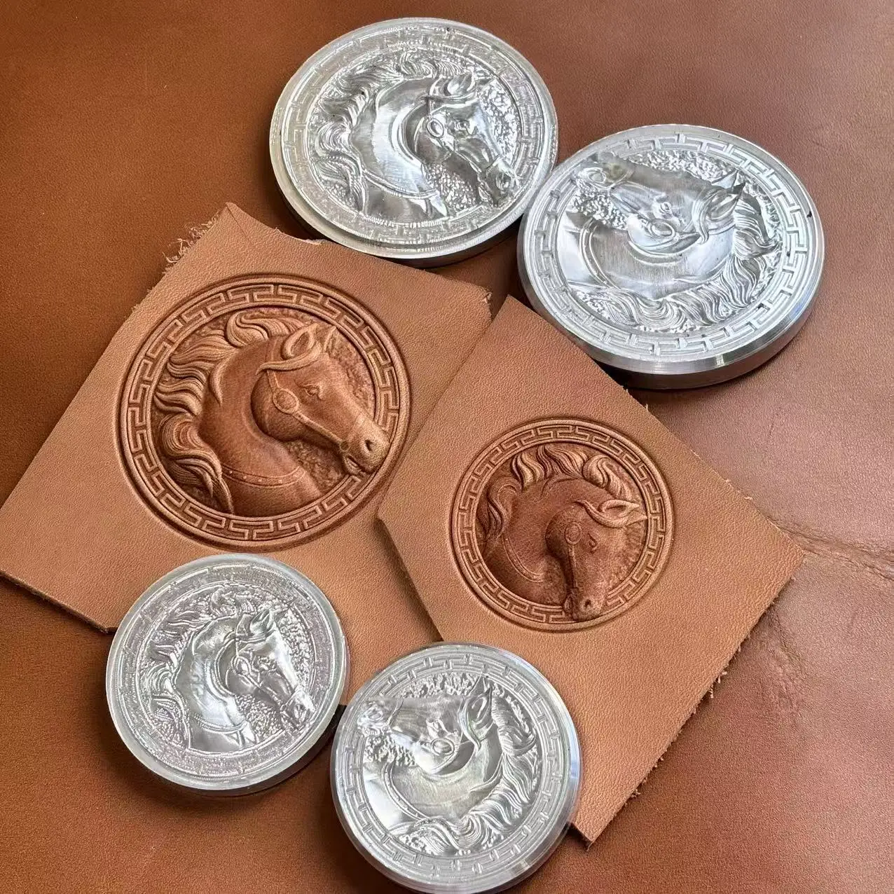 Leather Embossing Mold 3D Round Horse Head Leather Carving Stamp Leathercraft Tool Hydraulic Press Stamping Shaping Stamper
Leather Embossing Mold 3D Round Horse Head Leather Carving Stamp Leathercraft Tool Hydraulic Press Stamping Shaping Stamper