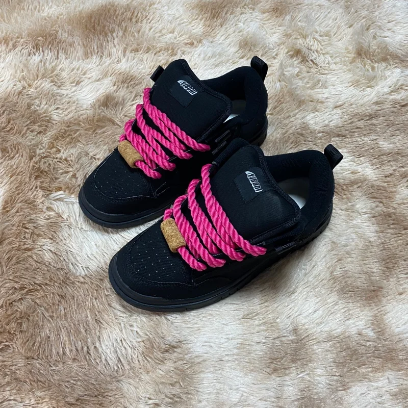 Black Warrior Sneakers, Retro Outdoor Shoes for Men, Rose Red Shoelaces, Thick Tongue, Pure Black Loafers, Casual Shoes, Sports Skate Shoes, Versatile Street Fashion
Black Warrior Sneakers, Retro Outdoor Shoes for Men, Rose Red Shoelaces, Thick Tongue, Pure Black Loafers, Casual Shoes, Sports Skate Shoes, Versatile Street Fashion