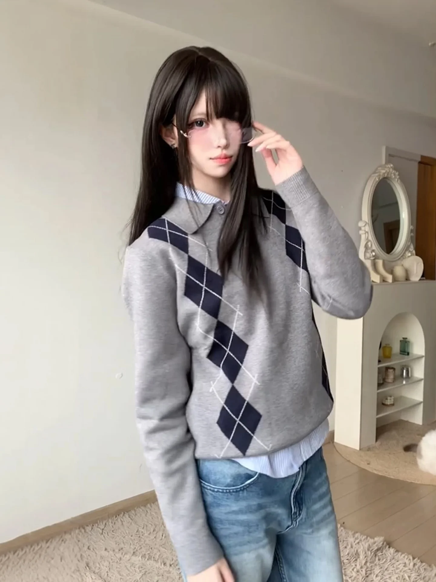 Мужской вязаный кардиган с серым воротником, осенний, в винтажном стиле, с ромбовидным узором, дышащий, из полиэфирного волокна, с длинными рукавами
Мужской вязаный кардиган с серым воротником, осенний, в винтажном стиле, с ромбовидным узором, дышащий, из полиэфирного волокна, с длинными рукавами