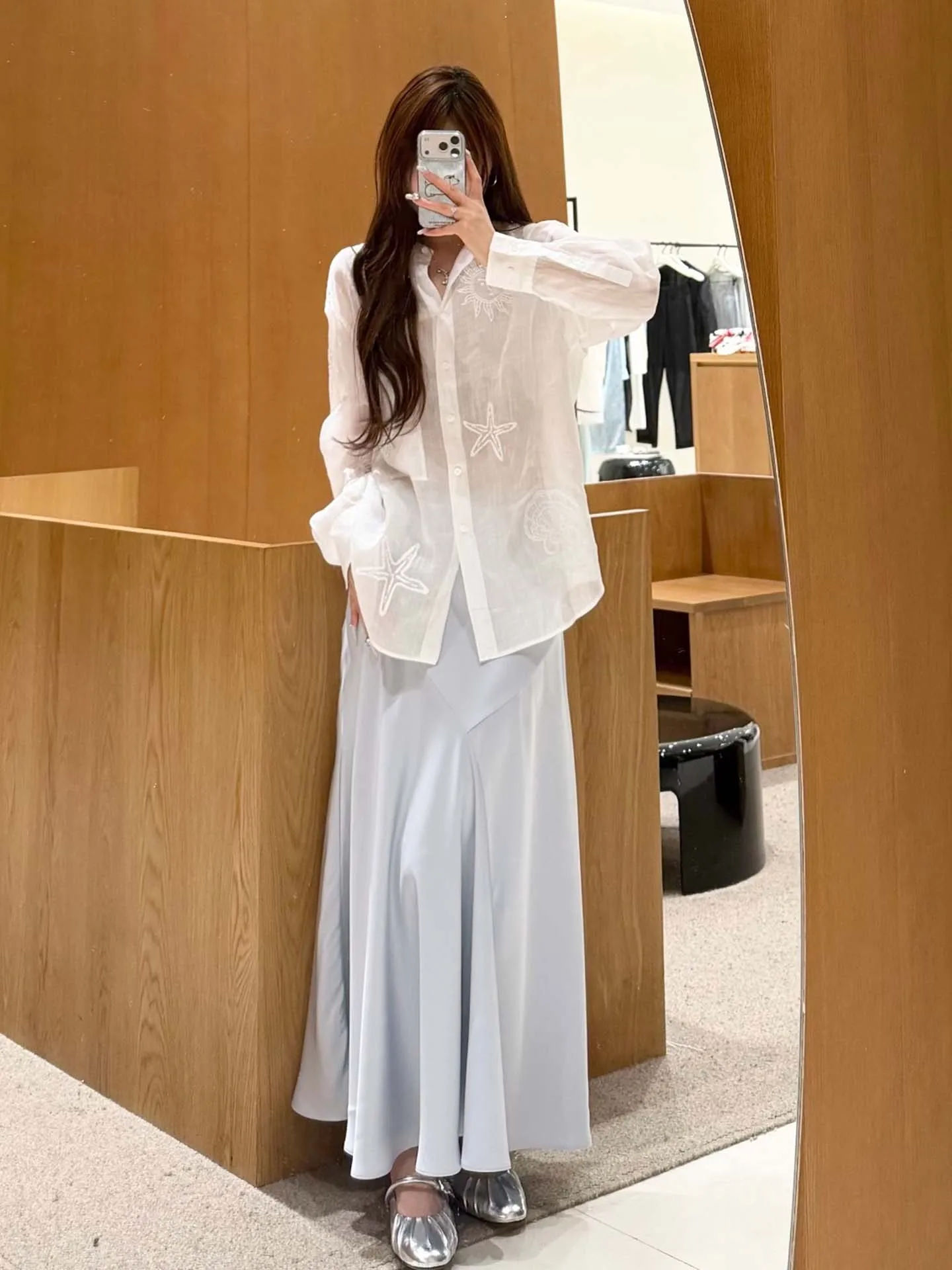 Pure Original Quality Lightweight Silk Embroidered Women's Shirt Summer 2026 Island Series Casual Loose Fit Long Sleeve
Pure Original Quality Lightweight Silk Embroidered Women's Shirt Summer 2026 Island Series Casual Loose Fit Long Sleeve