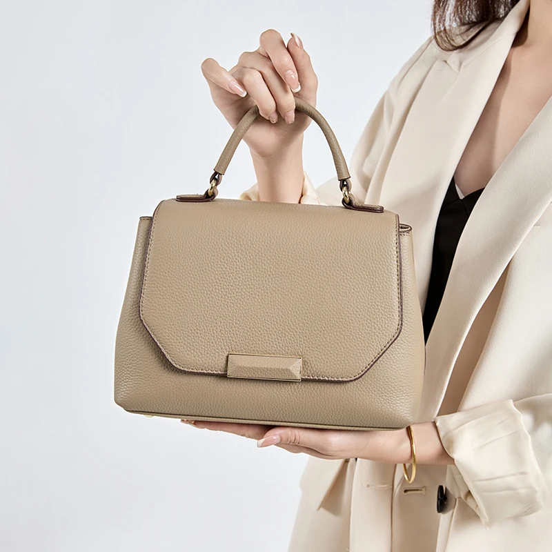 Natural Cowhide Leathere Women's Shoulder Bag Soft Solid Color Ladies Crossbody Bag Versatile Retro Luxury Designer Commuting
Natural Cowhide Leathere Women's Shoulder Bag Soft Solid Color Ladies Crossbody Bag Versatile Retro Luxury Designer Commuting