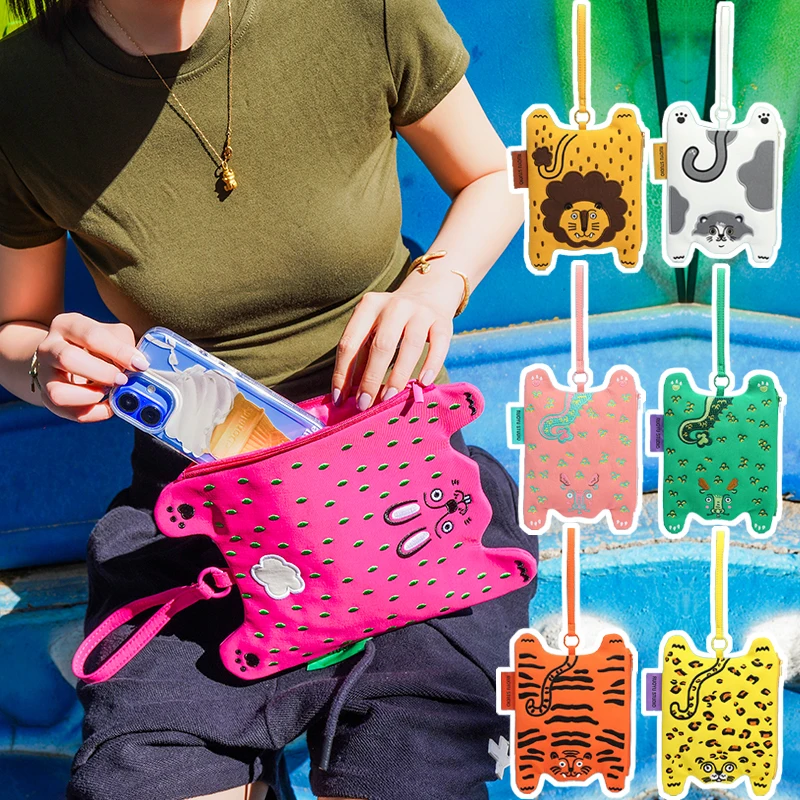 Original Design Cosmetic Storage Bag Fashionable Printed Zipper Handbag Youth Casual Animal Pattern Nylon Small Square Handheld
Original Design Cosmetic Storage Bag Fashionable Printed Zipper Handbag Youth Casual Animal Pattern Nylon Small Square Handheld