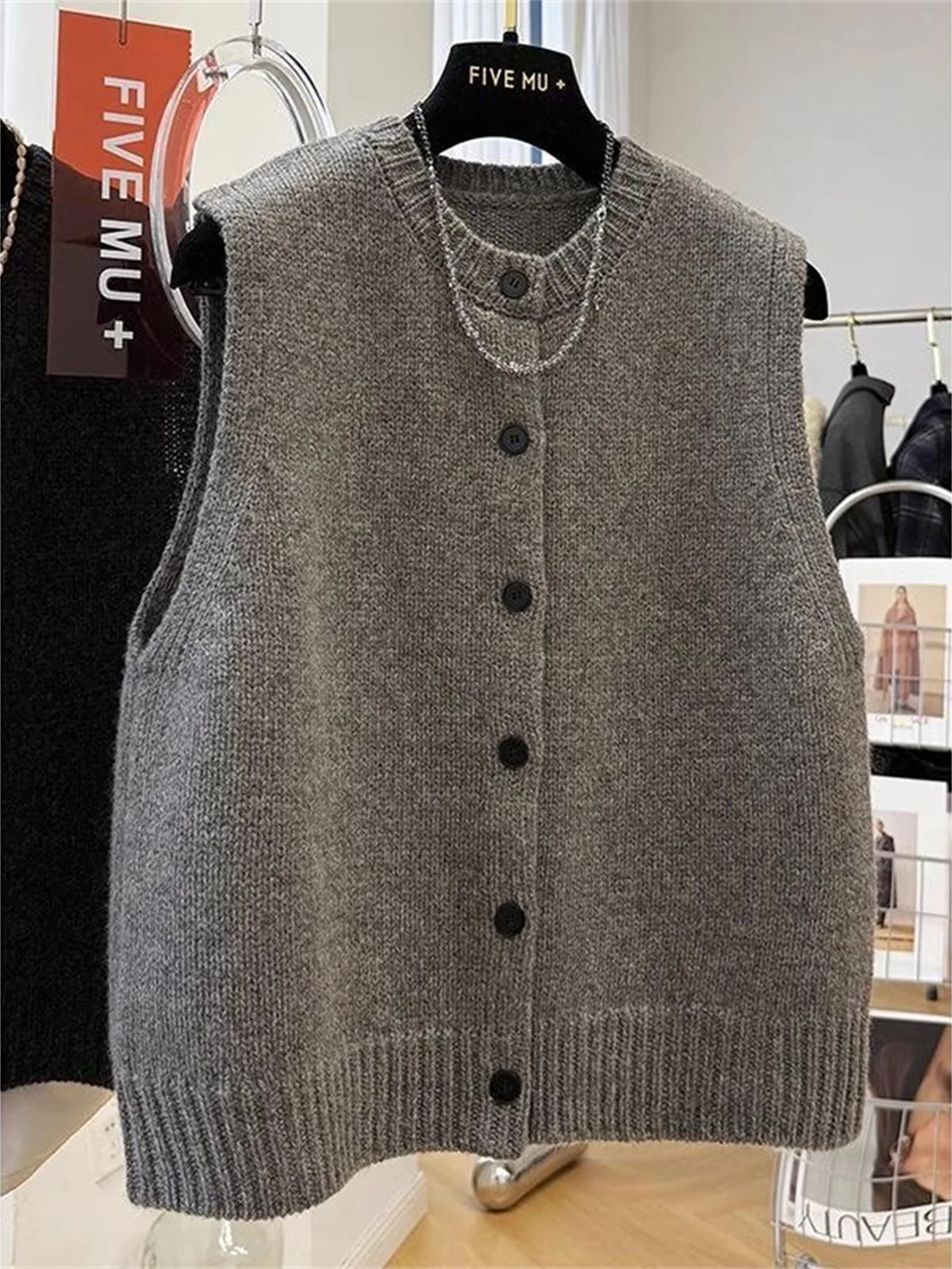 Однотонный вязаный жилет без рукавов с одной пуговицей, универсальный, больших размеров, повседневный, из трикотажа
Однотонный вязаный жилет без рукавов с одной пуговицей, универсальный, больших размеров, повседневный, из трикотажа