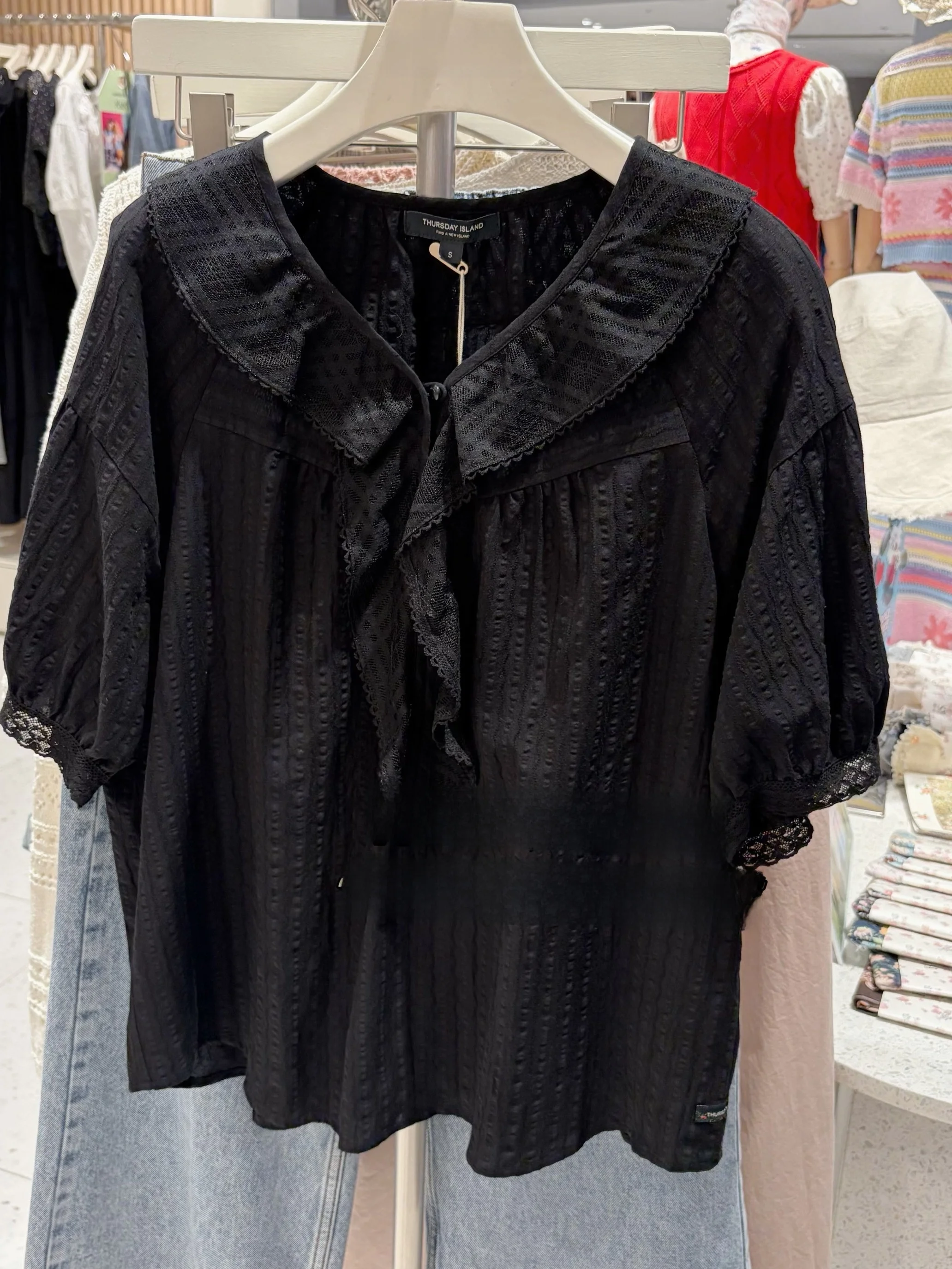 Black Ruffle Hem V-Neck Short Sleeve Shirt Women's Summer Slimming Top Island Style Home Fashion Retro Wind Women's Shirt
Black Ruffle Hem V-Neck Short Sleeve Shirt Women's Summer Slimming Top Island Style Home Fashion Retro Wind Women's Shirt
