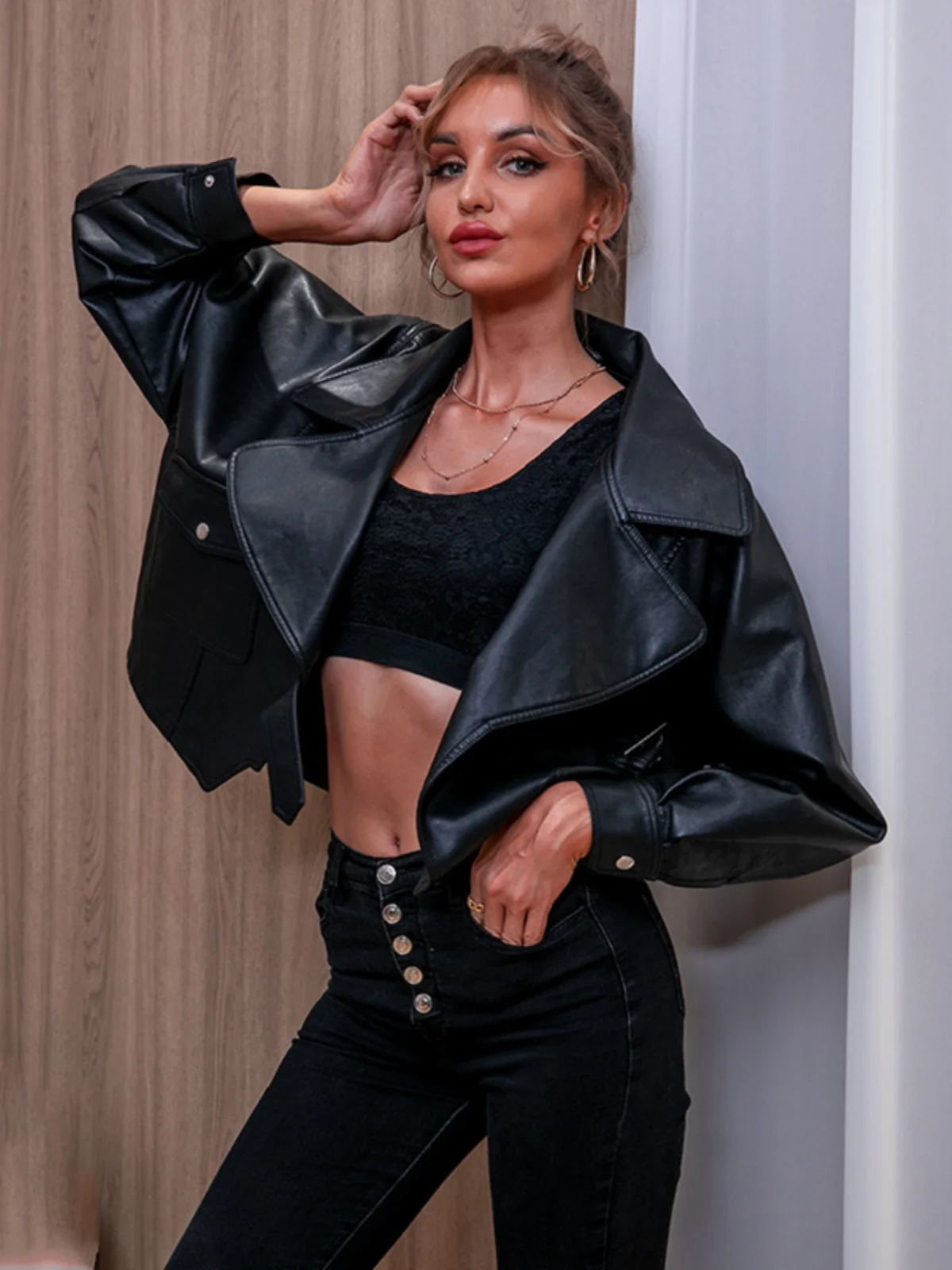 Fashionable Short Thick PU Leather Jacket Black Women's Style Sexy Nightclub Coat Streetwear Loose Fit Long Sleeve Coat
Fashionable Short Thick PU Leather Jacket Black Women's Style Sexy Nightclub Coat Streetwear Loose Fit Long Sleeve Coat