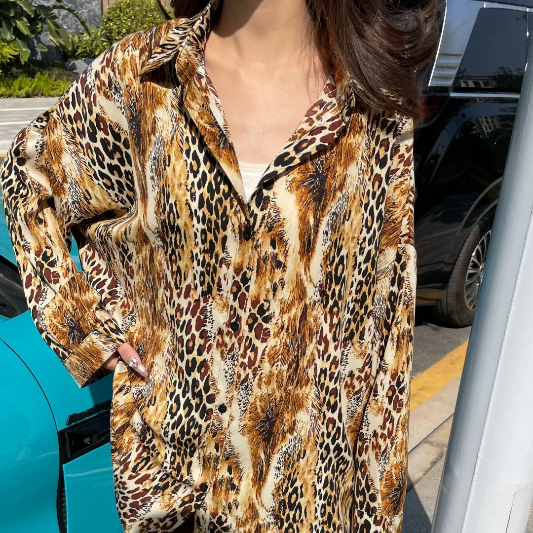 2025 NEW Vintage Leopard Shirt Women Blouses Casual Loose Long Sleeve Spring/Summer Sunscreen Clothing Shirt Coat
2025 NEW Vintage Leopard Shirt Women Blouses Casual Loose Long Sleeve Spring/Summer Sunscreen Clothing Shirt Coat