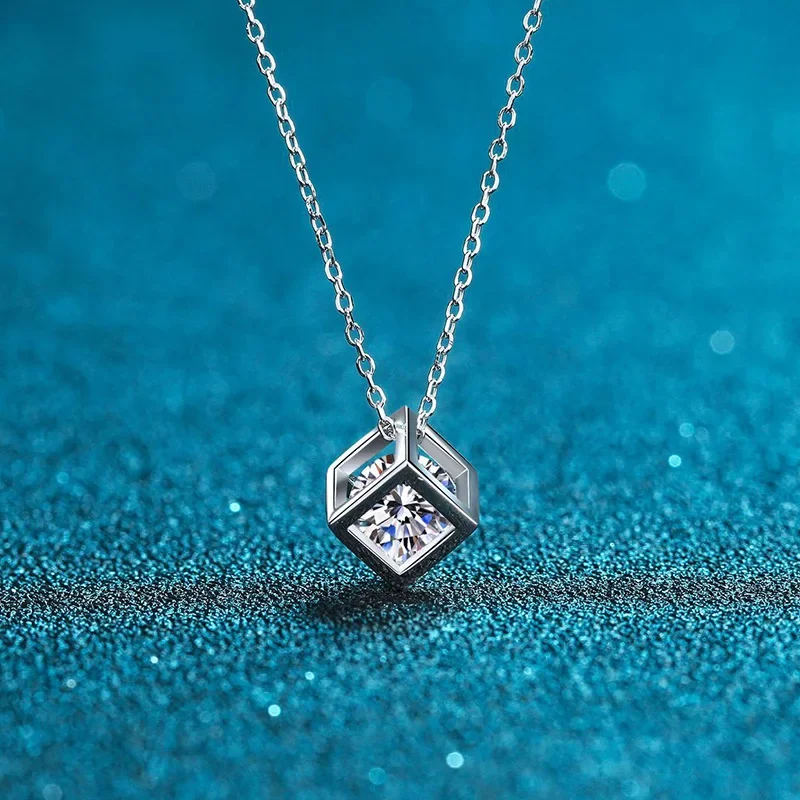 Silver 0.5-1 Carat Square Moissanite Pendant Necklace Excellent Cut Diamond Test Passed D Color High Clarity Moissanite Chain
Silver 0.5-1 Carat Square Moissanite Pendant Necklace Excellent Cut Diamond Test Passed D Color High Clarity Moissanite Chain