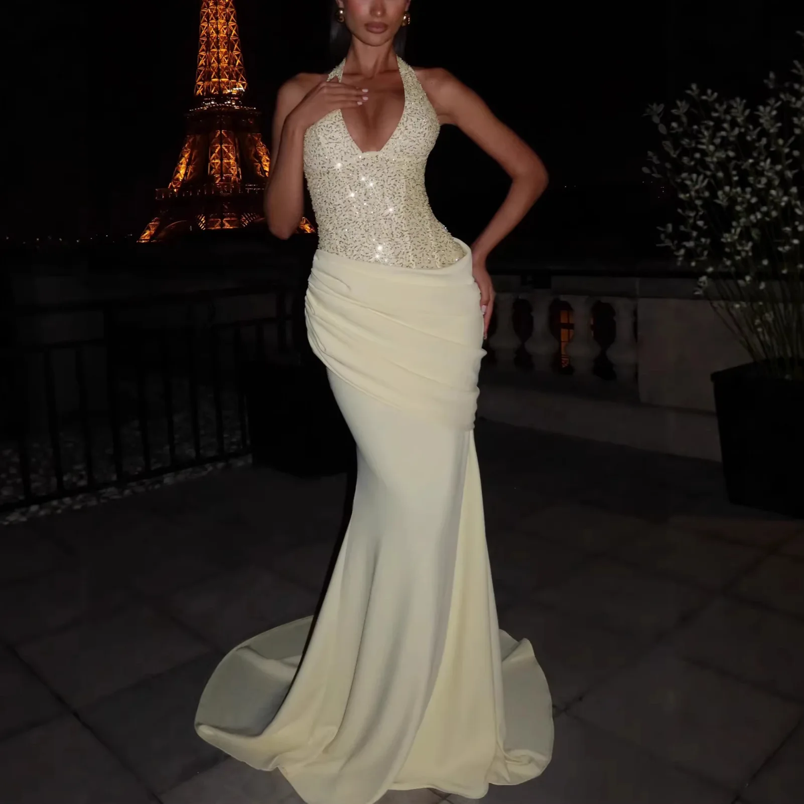Sexy Deep V-neck Shiny Halter Evening Dresses Back Lace-up Sleeveless Fishtail Maxi Dress Celebrity Formal Banquet Dance Gowns
Sexy Deep V-neck Shiny Halter Evening Dresses Back Lace-up Sleeveless Fishtail Maxi Dress Celebrity Formal Banquet Dance Gowns