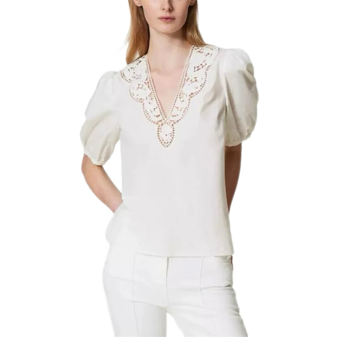 Elegant V-Neck Embroidered Hollow out Shirt French Style Loose Fit Pure Cotton Bubble Sleeve Breathable Skin-Friendly Short S...
Elegant V-Neck Embroidered Hollow out Shirt French Style Loose Fit Pure Cotton Bubble Sleeve Breathable Skin-Friendly Short S...